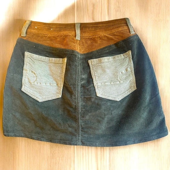 American Eagle Outfitters corduroy Multi-Color Mini Skirt Size 4 NWT - Picture 2 of 5